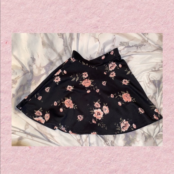 Dresses & Skirts - Floral Skirt